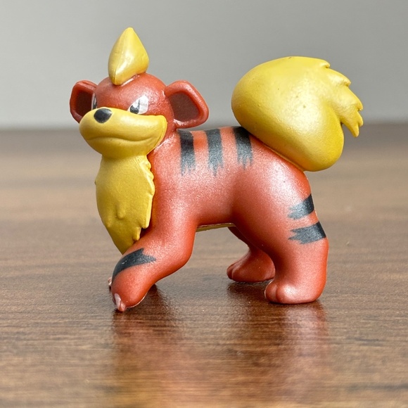 Pokémon GROWLITHE Striped Metallic Toy Battle Action Figure 2019 WCT Cake Topper - Picture 1 of 8